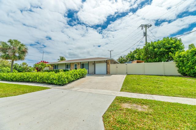 8099 Santa Fe Trail, Boca Raton, FL 33487