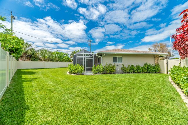 8099 Santa Fe Trail, Boca Raton, FL 33487