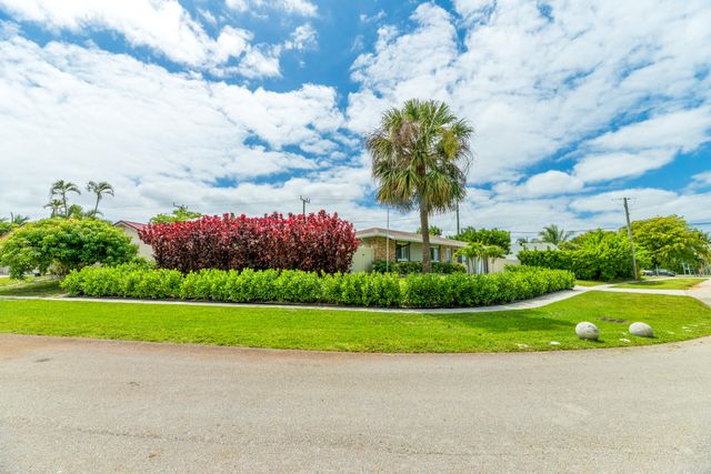 8099 Santa Fe Trail, Boca Raton, FL 33487