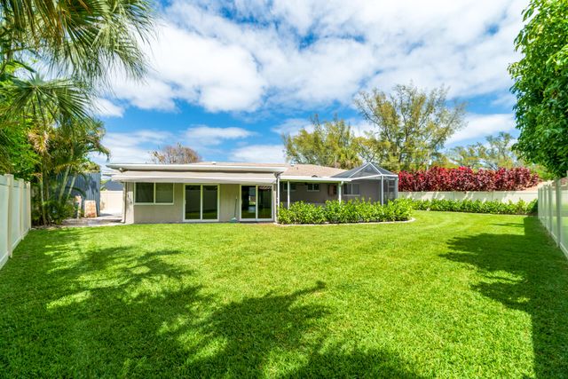 8099 Santa Fe Trail, Boca Raton, FL 33487