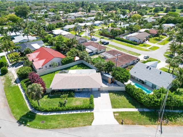 8099 Santa Fe Trail, Boca Raton, FL 33487