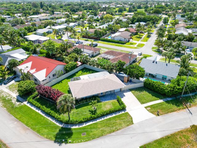 8099 Santa Fe Trail, Boca Raton, FL 33487