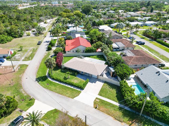 8099 Santa Fe Trail, Boca Raton, FL 33487