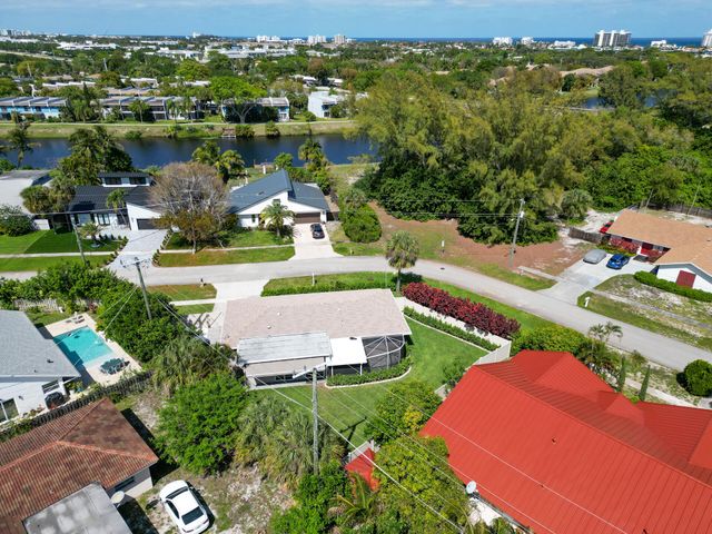 8099 Santa Fe Trail, Boca Raton, FL 33487