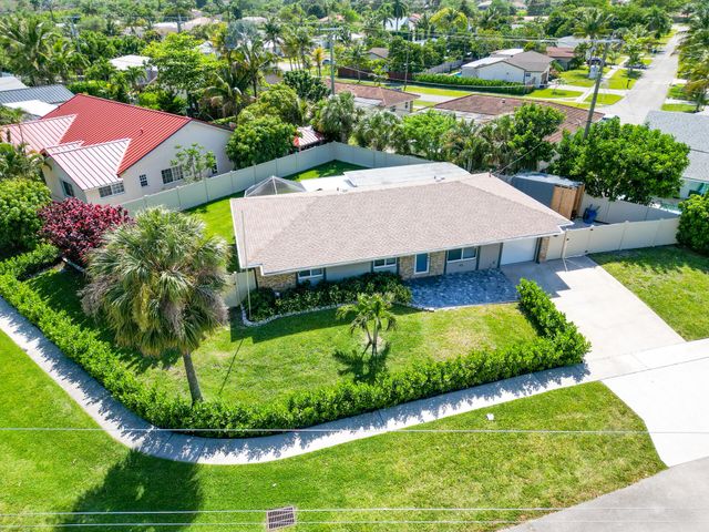 8099 Santa Fe Trail, Boca Raton, FL 33487