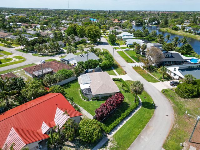 8099 Santa Fe Trail, Boca Raton, FL 33487