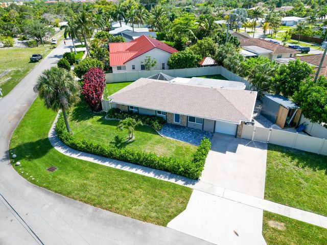 8099 Santa Fe Trail, Boca Raton, FL 33487
