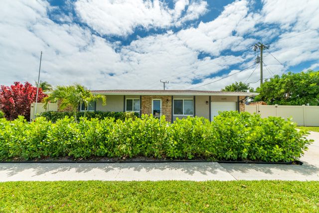 8099 Santa Fe Trail, Boca Raton, FL 33487