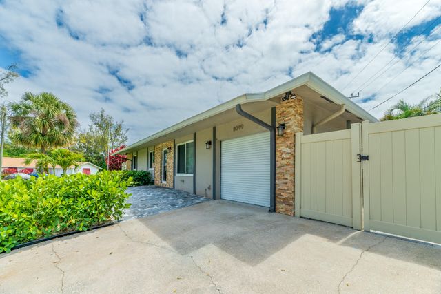 8099 Santa Fe Trail, Boca Raton, FL 33487