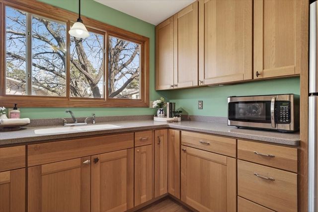 391 Manhattan Loop, Los Alamos, NM 87544