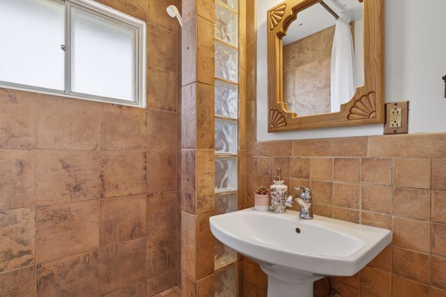 391 Manhattan Loop, Los Alamos, NM 87544