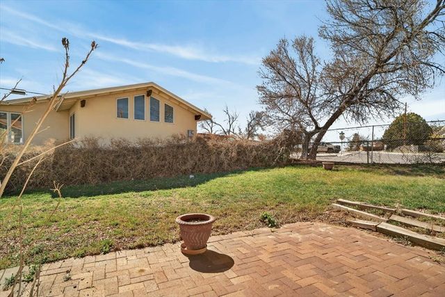 391 Manhattan Loop, Los Alamos, NM 87544