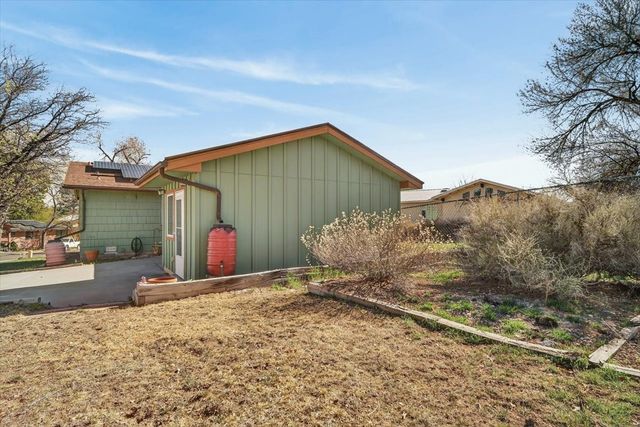 391 Manhattan Loop, Los Alamos, NM 87544