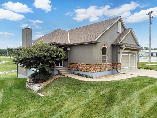 4701 Indigo Hills Drive, Blue Springs, MO 64015