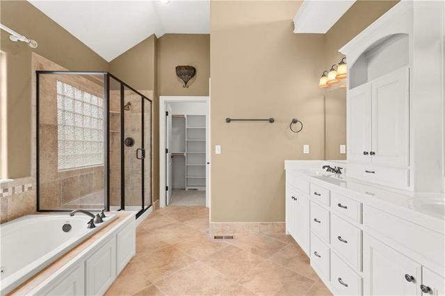 4701 Indigo Hills Drive, Blue Springs, MO 64015