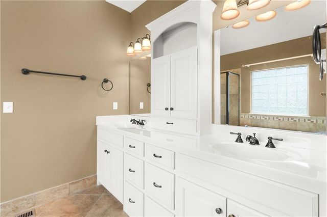 4701 Indigo Hills Drive, Blue Springs, MO 64015