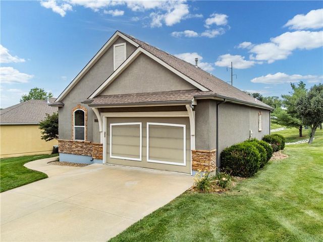 4701 Indigo Hills Drive, Blue Springs, MO 64015