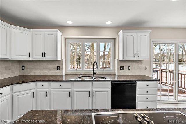 1412 Marina Pointe Boulevard, Lake Orion, MI 48362