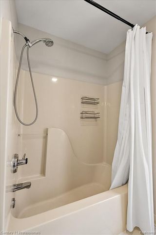 1412 Marina Pointe Boulevard, Lake Orion, MI 48362