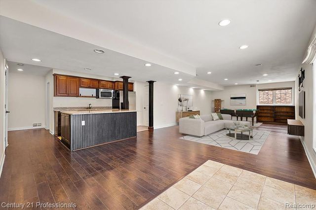 1412 Marina Pointe Boulevard, Lake Orion, MI 48362