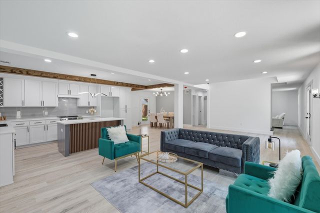 1703 FOSTER Drive, Arlington, TX 76012