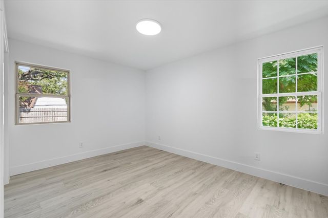 1703 FOSTER Drive, Arlington, TX 76012