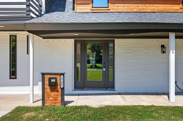 1703 FOSTER Drive, Arlington, TX 76012