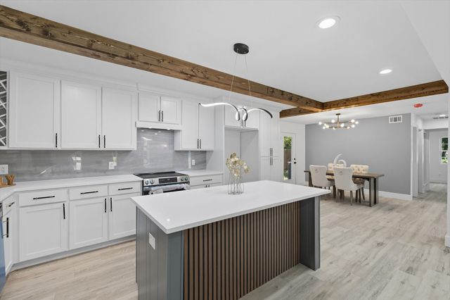 1703 FOSTER Drive, Arlington, TX 76012
