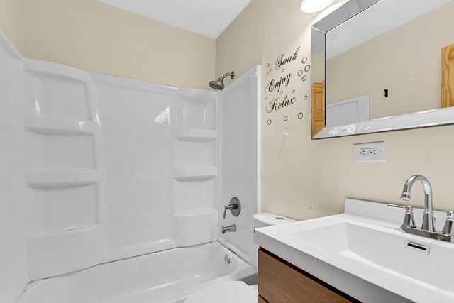 16624 Oxford Drive, Markham, IL 60428