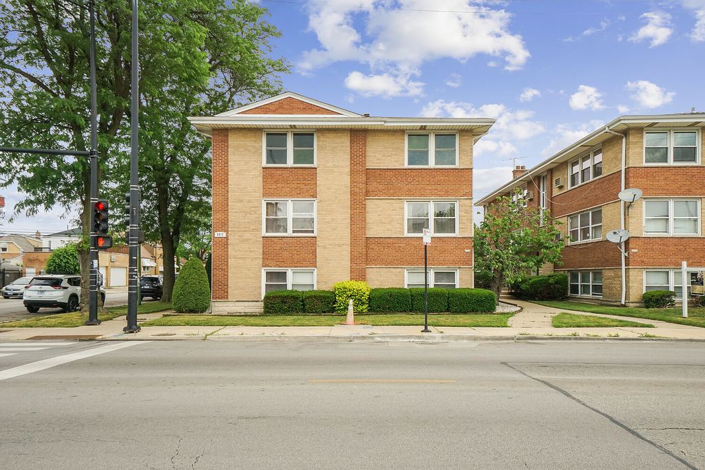 6972 W Belmont Avenue 4, Chicago, IL 60634