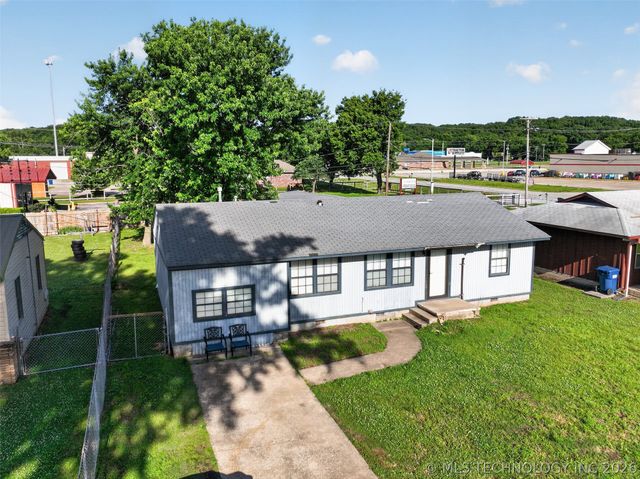 108 Maple Street, Locust Grove, OK 74352
