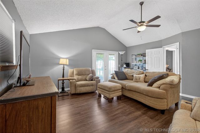 108 Maple Street, Locust Grove, OK 74352