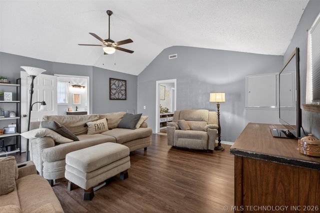 108 Maple Street, Locust Grove, OK 74352