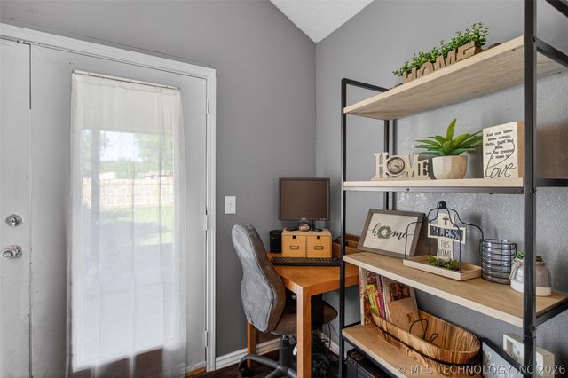 108 Maple Street, Locust Grove, OK 74352