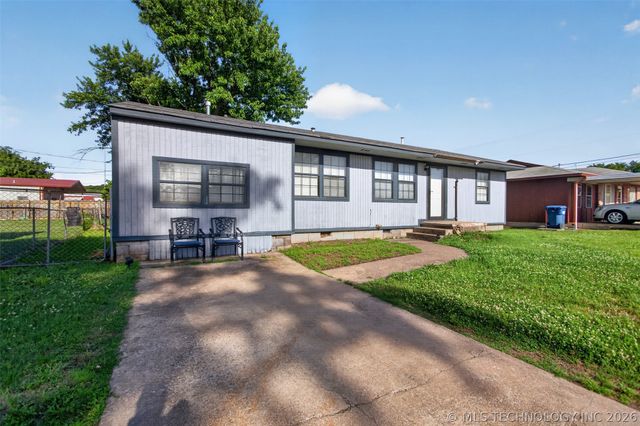 108 Maple Street, Locust Grove, OK 74352