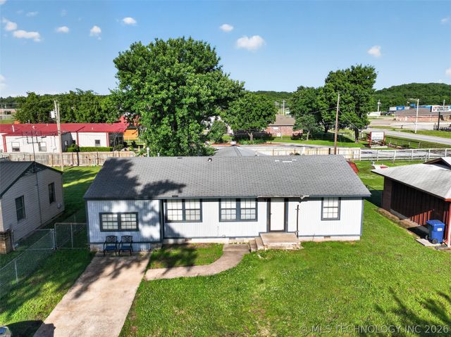 108 Maple Street, Locust Grove, OK 74352