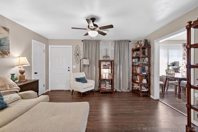 108 Maple Street, Locust Grove, OK 74352