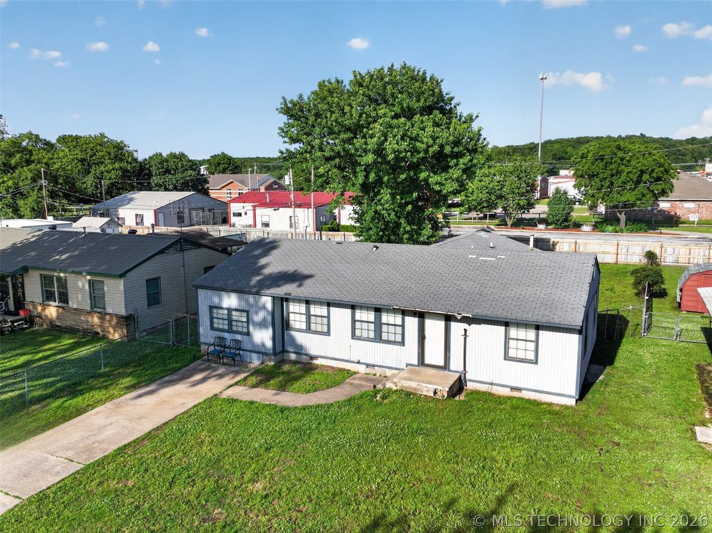 108 Maple Street, Locust Grove, OK 74352