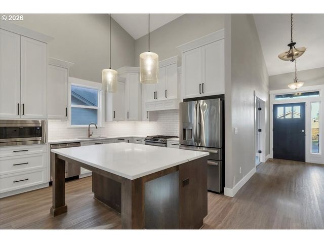 1624 YORK BUTTE Ave, Salem, OR 97301