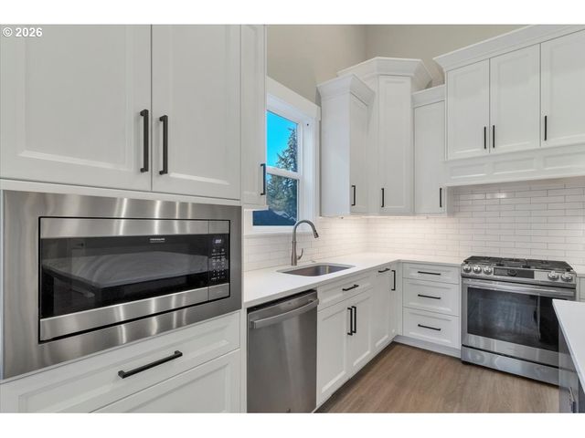 1624 YORK BUTTE Ave, Salem, OR 97301