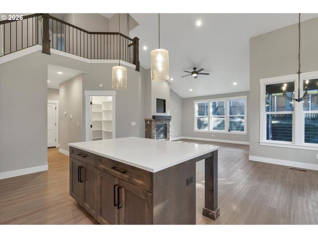 1624 YORK BUTTE Ave, Salem, OR 97301