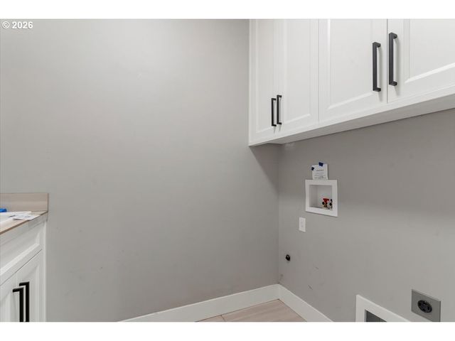 1624 YORK BUTTE Ave, Salem, OR 97301