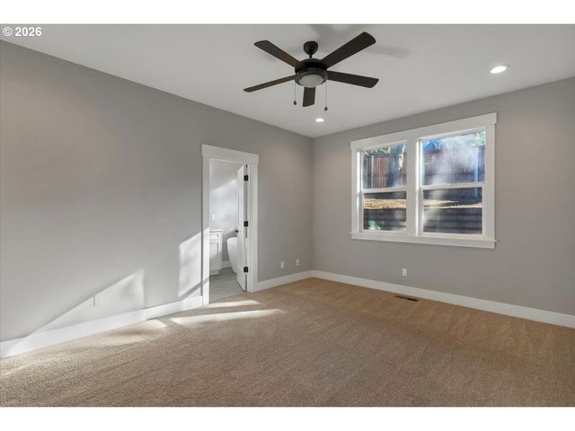 1624 YORK BUTTE Ave, Salem, OR 97301