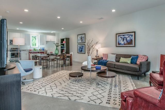 727 Cleo Miller Dr, Nashville, TN 37206