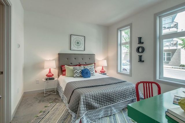 727 Cleo Miller Dr, Nashville, TN 37206