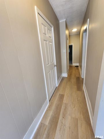 611 W CHERRY Street, Carbondale, IL 62901