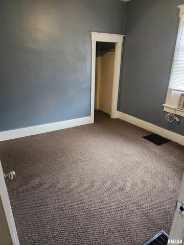 611 W CHERRY Street, Carbondale, IL 62901