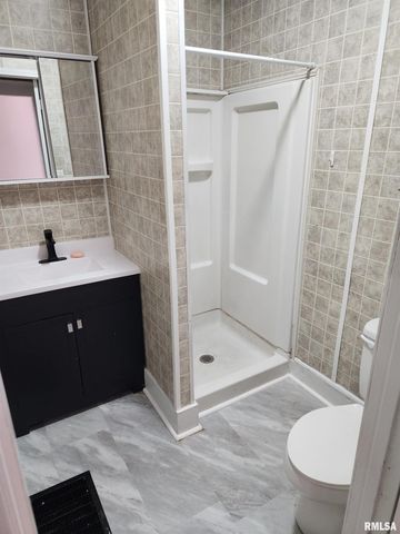 611 W CHERRY Street, Carbondale, IL 62901