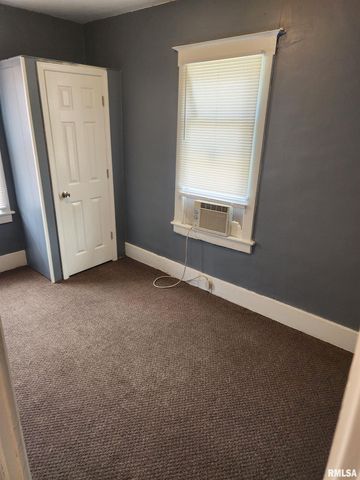 611 W CHERRY Street, Carbondale, IL 62901