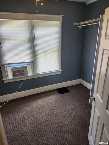 611 W CHERRY Street, Carbondale, IL 62901